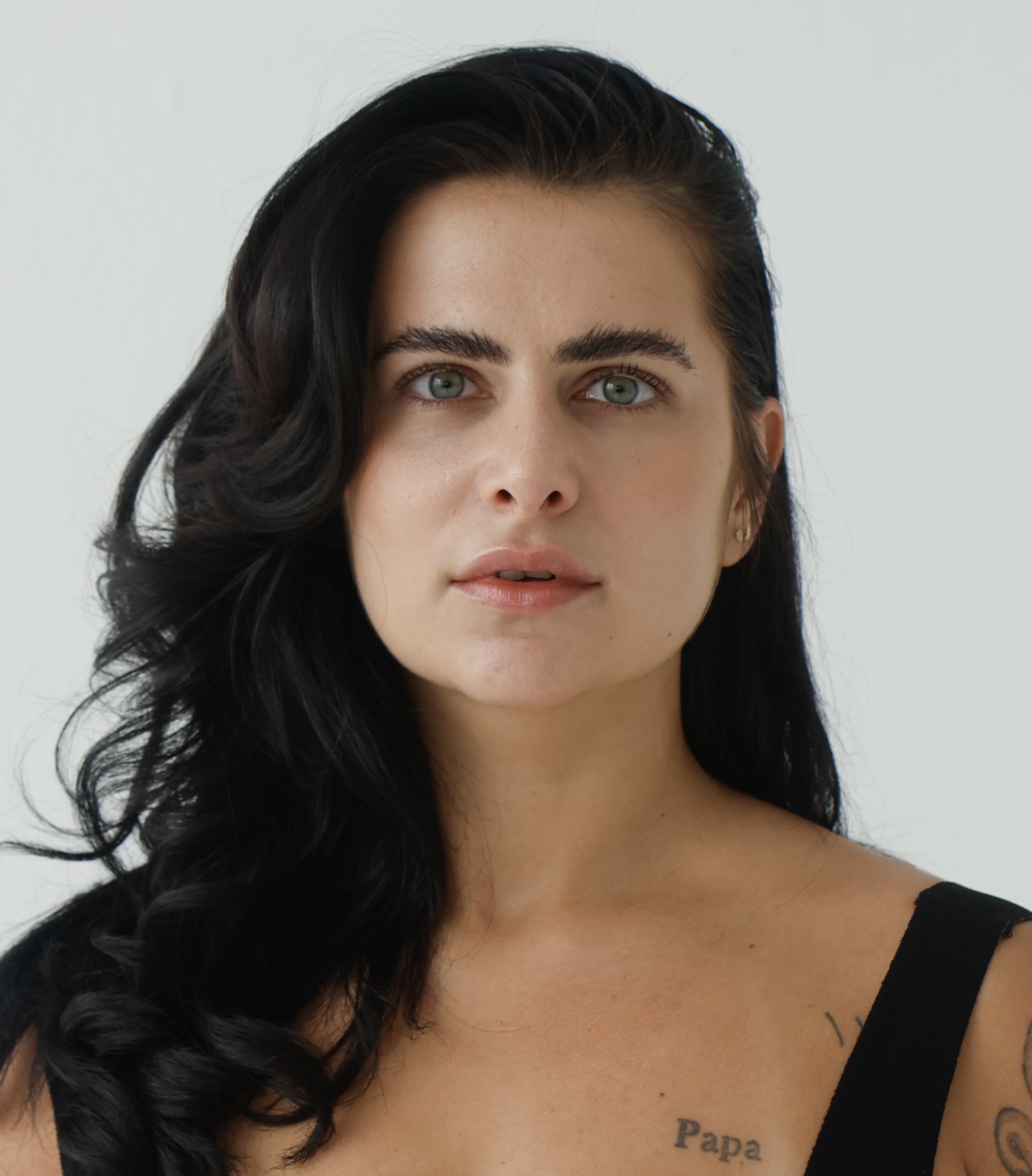 Portrait von Alissa Smajilovic mit direktem Blick